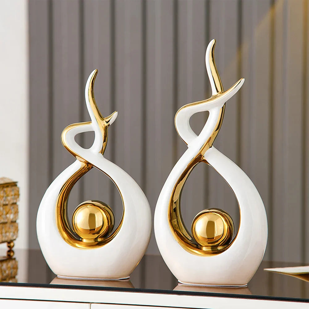 Keramische Sculptuur Met Abstract Ontwerp En Gouden Accenten