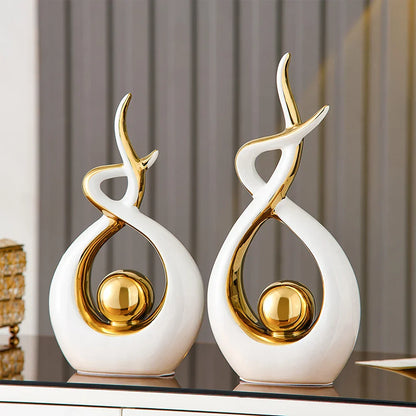 Keramische Sculptuur Met Abstract Ontwerp En Gouden Accenten