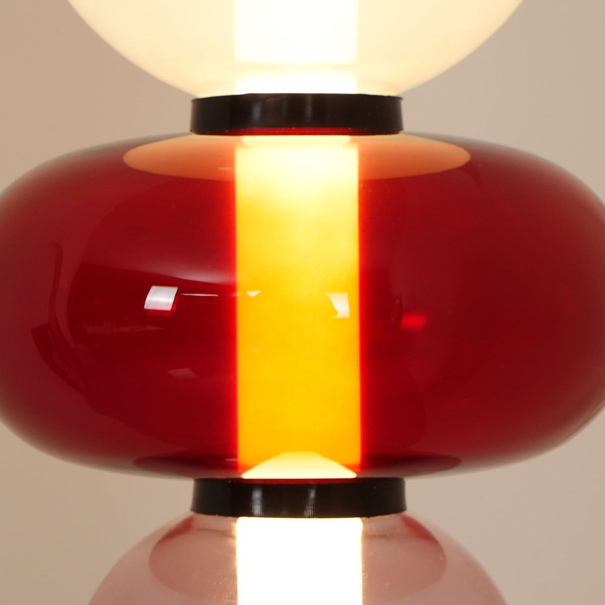 Artistieke Vloerlamp Met Gestapeld Glasdesign En LED-Verlichting