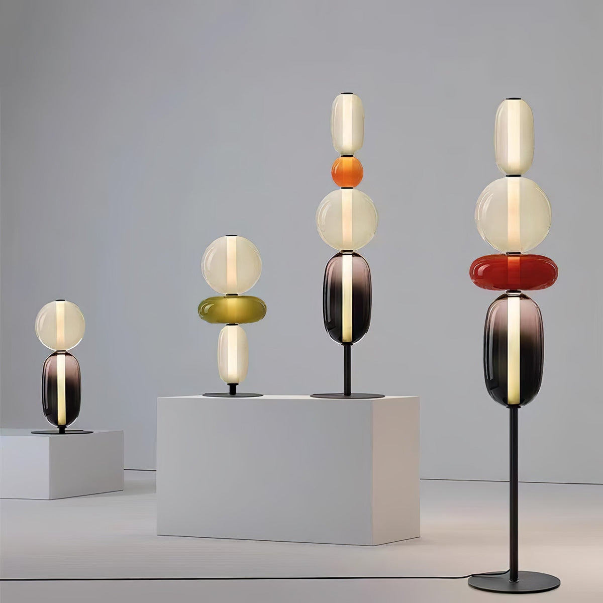 Artistieke Vloerlamp Met Gestapeld Glasdesign En LED-Verlichting