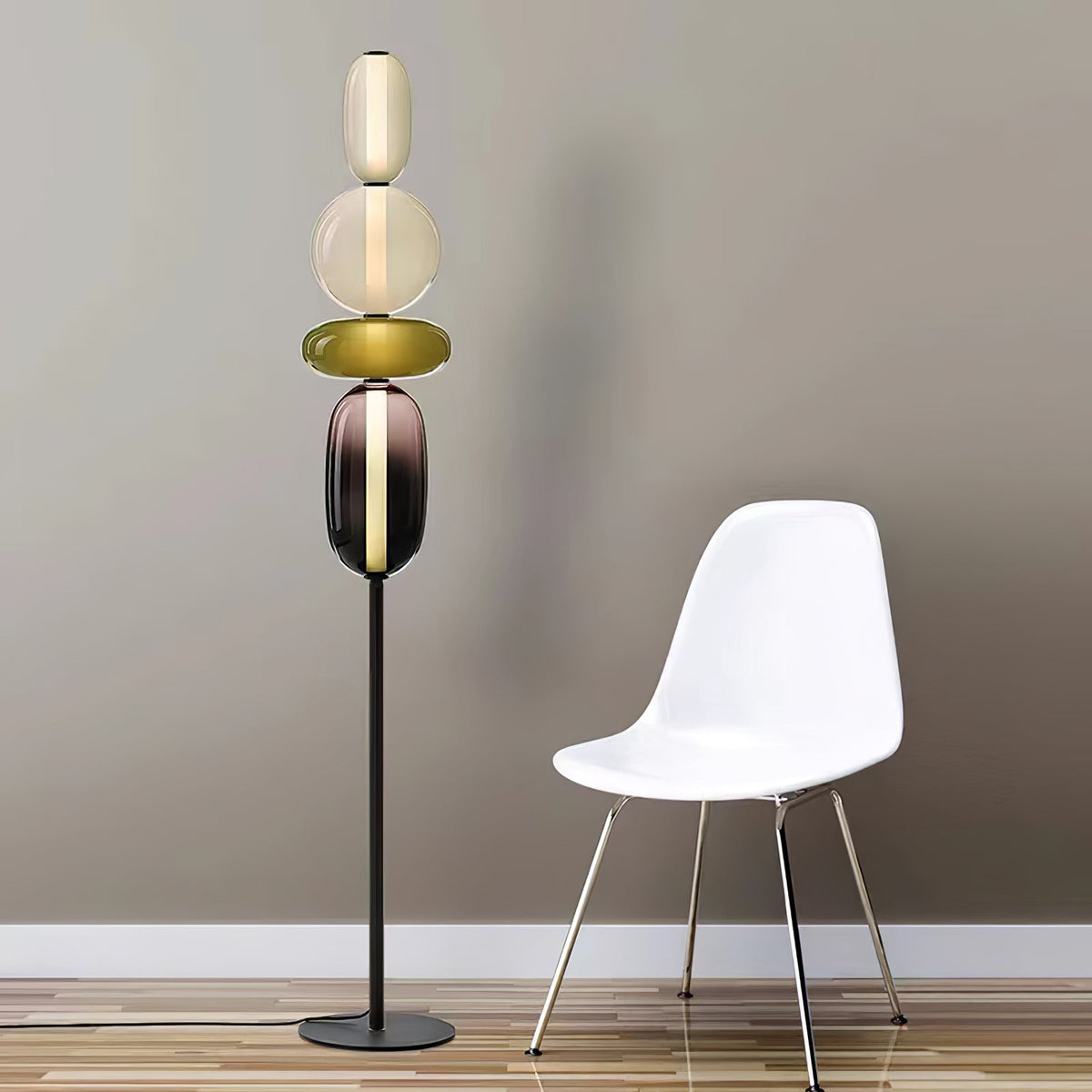 Artistieke Vloerlamp Met Gestapeld Glasdesign En LED-Verlichting