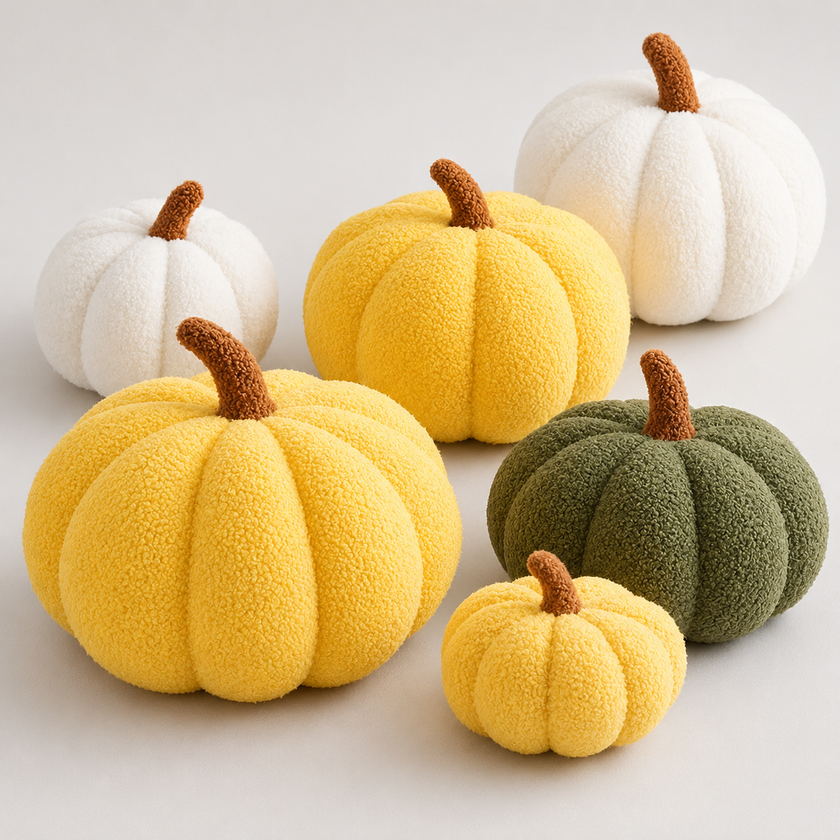 Pluchen Pompoenkussen in Drie Maten voor Herfstdecoratie