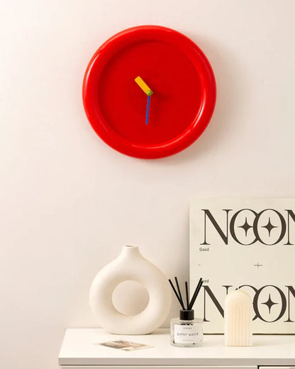 Ronde Wandklok Met Glossy Frame En Moderne Vaste Wijzers