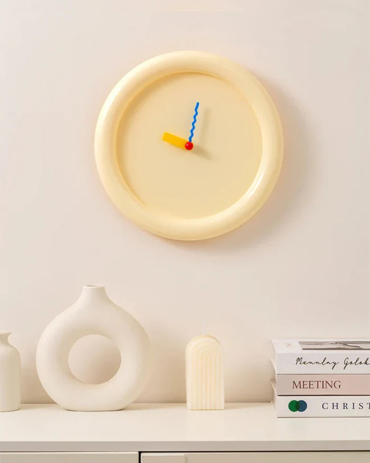 Ronde Wandklok Met Glossy Frame En Moderne Vaste Wijzers
