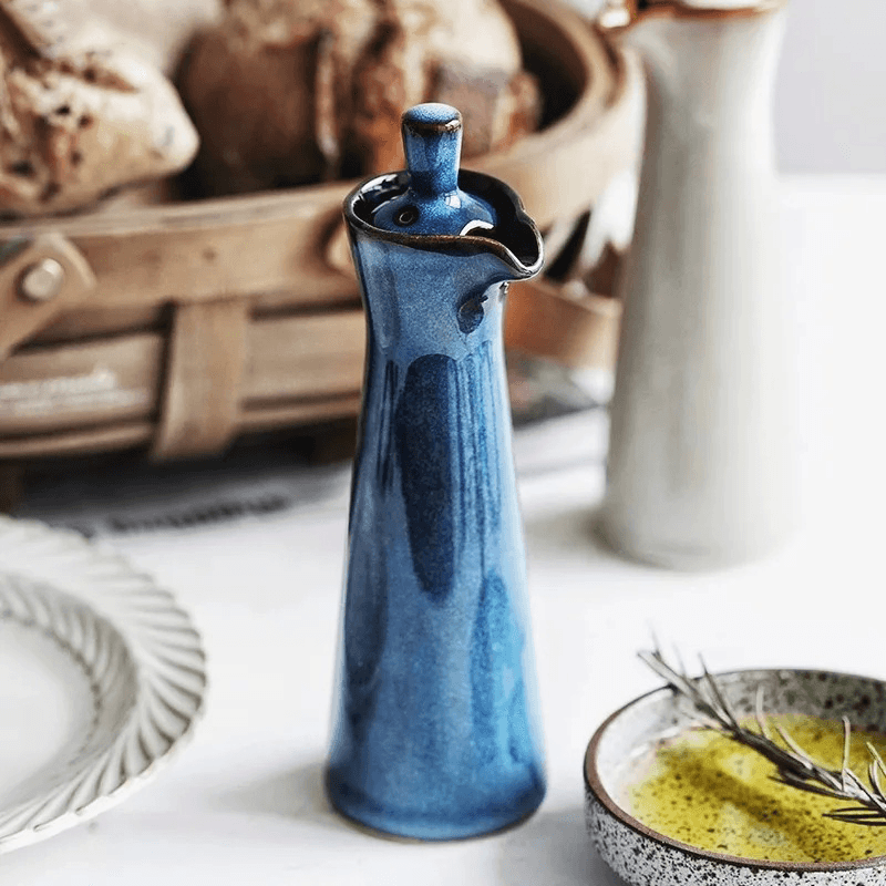Keramische Olie‑ en Azijnfles met Run‑Glaze Afwerking voor Moderne Keukendecoratie