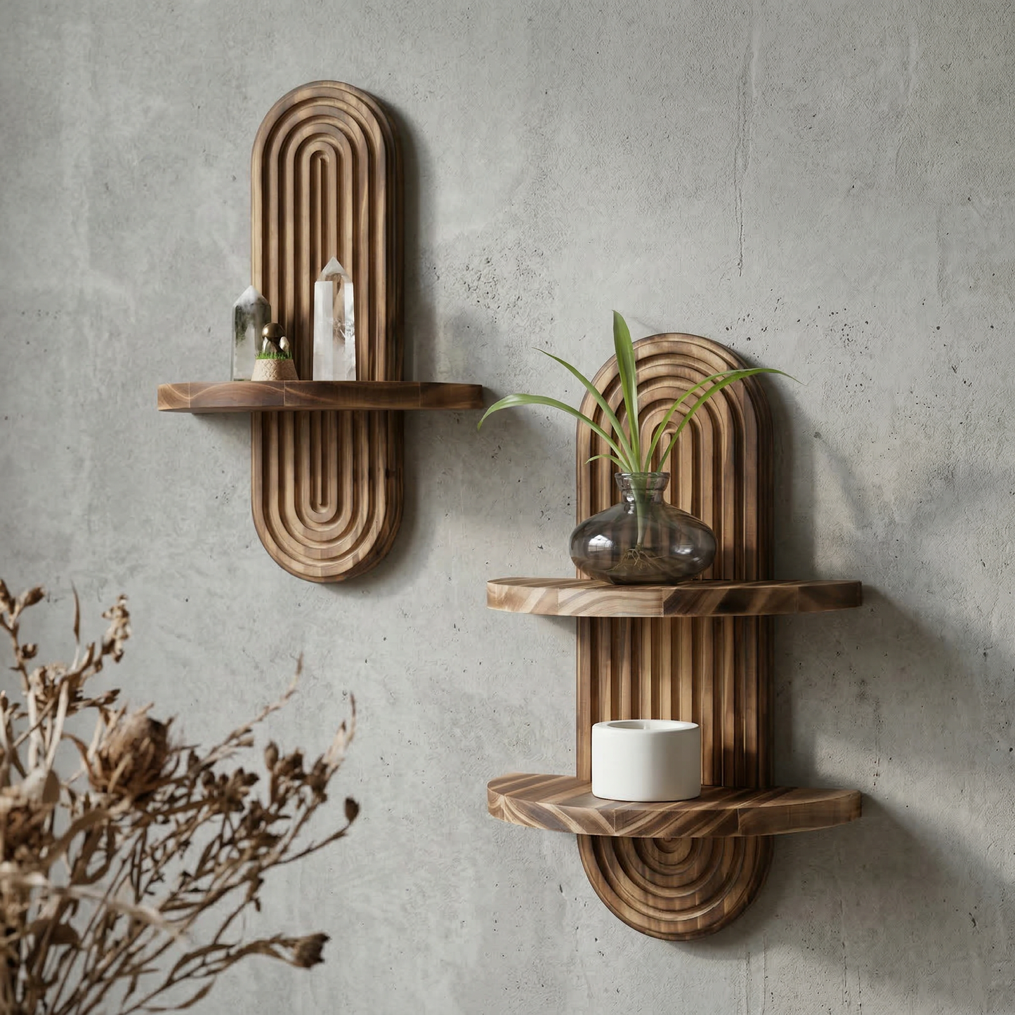 Houten Wandplank Met Geribbelde Boogplaat En Ovale Vorm