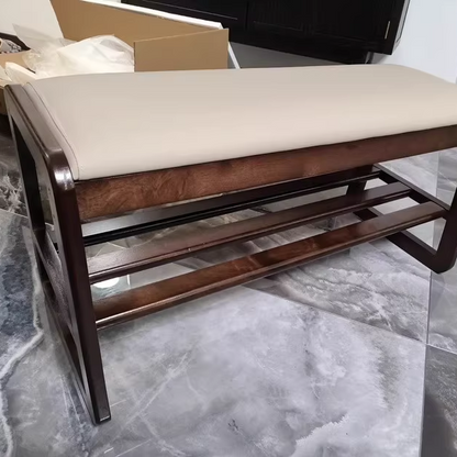 Scandinavische schoenenbank met houten frame en gevoerde zitting
