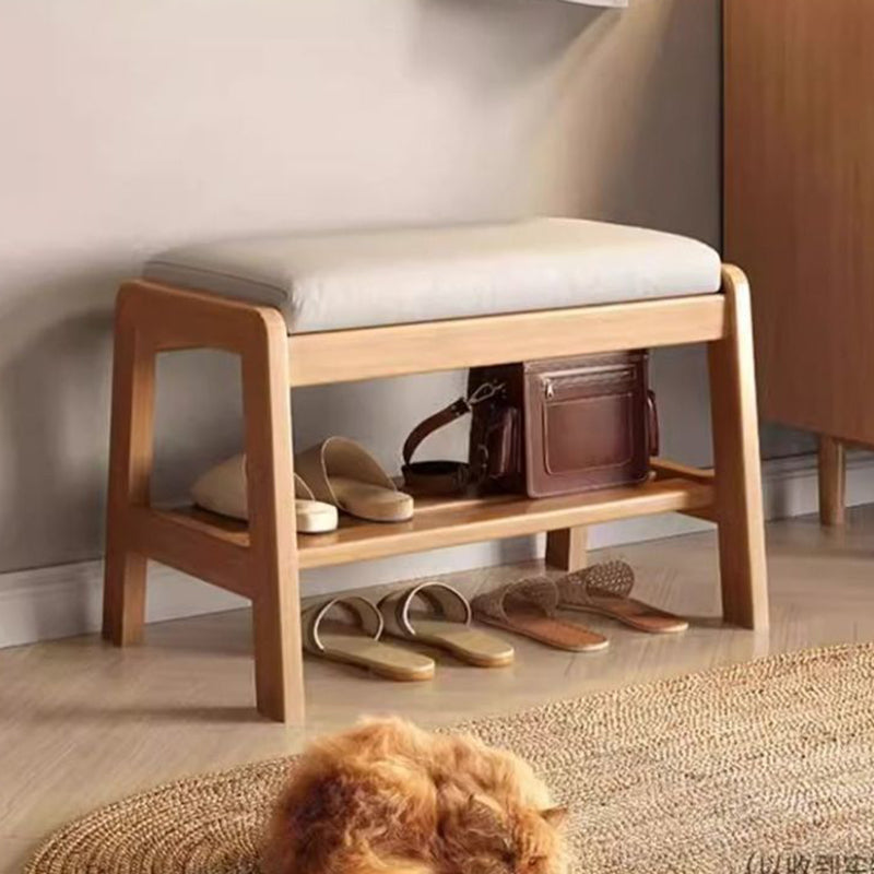 Scandinavische schoenenbank met houten frame en gevoerde zitting