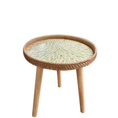 Scandinavische Bijzettafel Met Ronde Vorm En Driepootconstructie