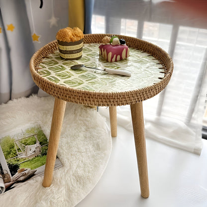 Scandinavische Bijzettafel Met Ronde Vorm En Driepootconstructie