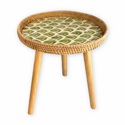 Scandinavische Bijzettafel Met Ronde Vorm En Driepootconstructie