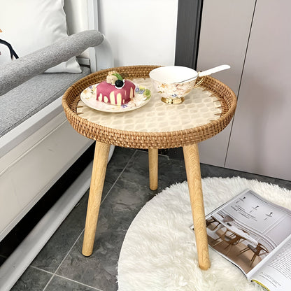 Scandinavische Bijzettafel Met Ronde Vorm En Driepootconstructie