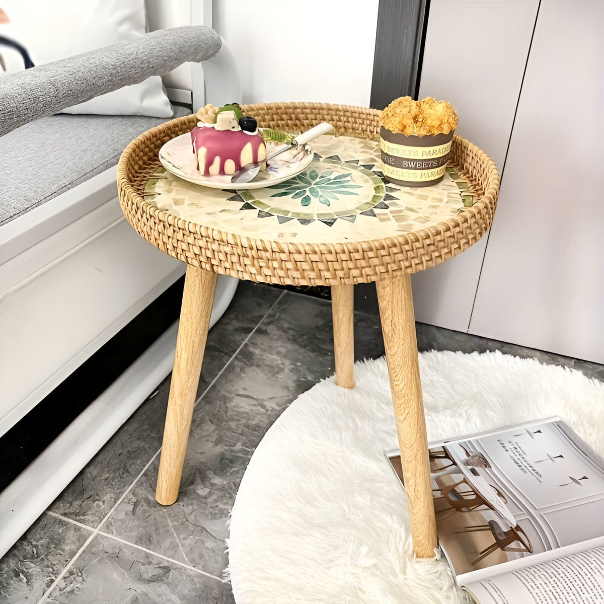 Scandinavische Bijzettafel Met Ronde Vorm En Driepootconstructie