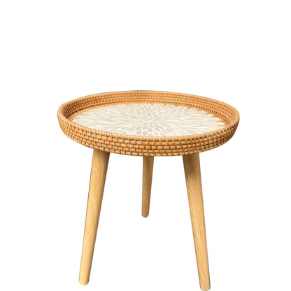 Scandinavische Bijzettafel Met Ronde Vorm En Driepootconstructie