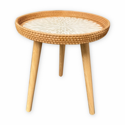 Scandinavische Bijzettafel Met Ronde Vorm En Driepootconstructie