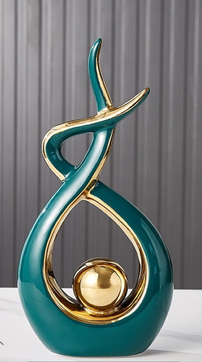 Keramische Sculptuur Met Abstract Ontwerp En Gouden Accenten