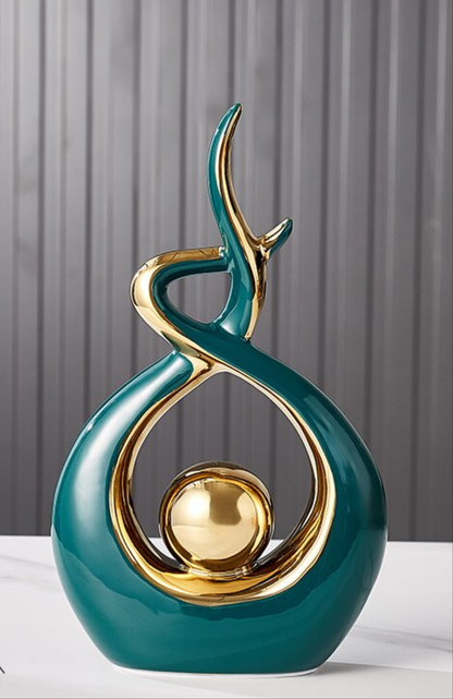 Keramische Sculptuur Met Abstract Ontwerp En Gouden Accenten