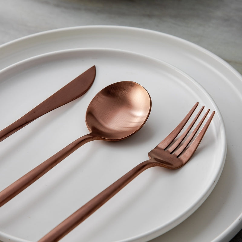 Luxe Bestekset Van RVS Met Matte Afwerking Voor Een Moderne Tafelsetting