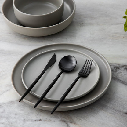 Luxe Bestekset Van RVS Met Matte Afwerking Voor Een Moderne Tafelsetting