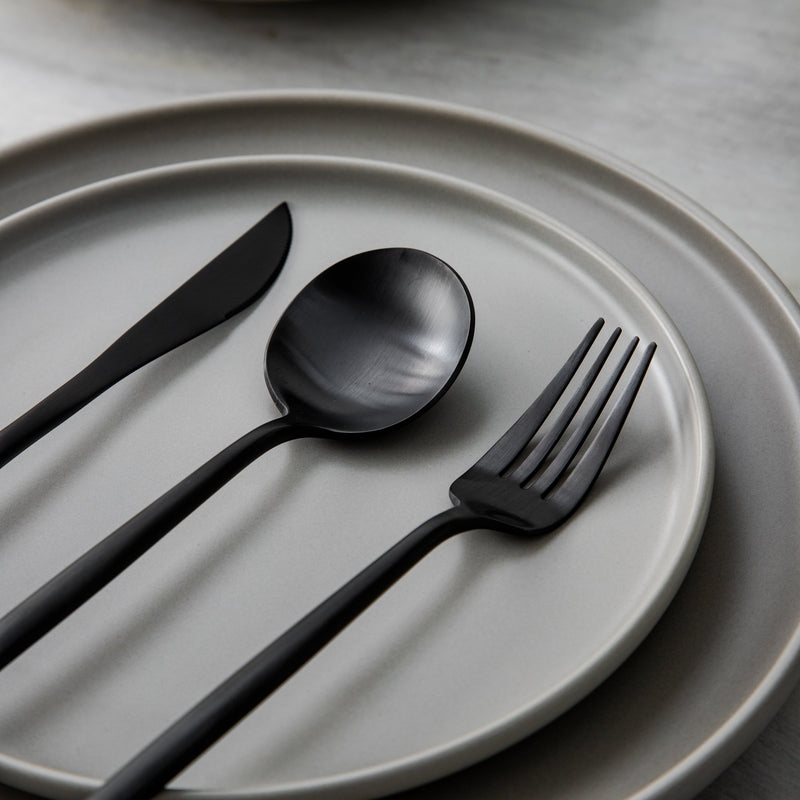 Luxe Bestekset Van RVS Met Matte Afwerking Voor Een Moderne Tafelsetting