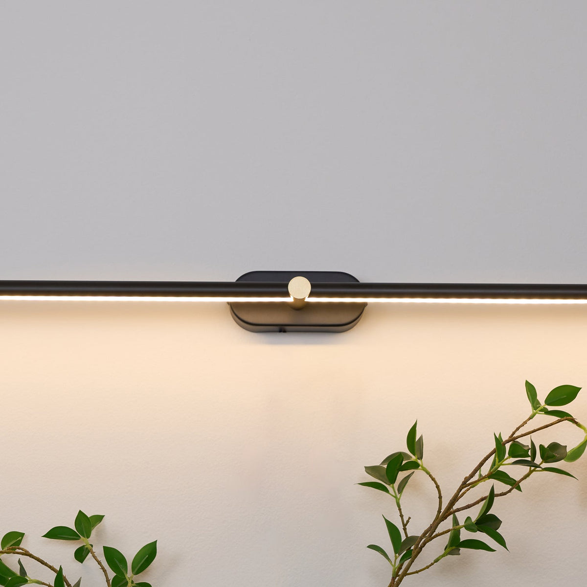 Lineaire Wandlamp Met Slanke Vorm En Zachte LED Verlichting