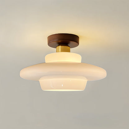 Plafondlamp Met Houten Accenten En Glazen Kap Voor Scandinavische Sfeer