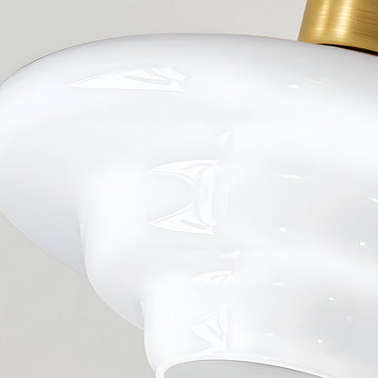 Plafondlamp Met Houten Accenten En Glazen Kap Voor Scandinavische Sfeer