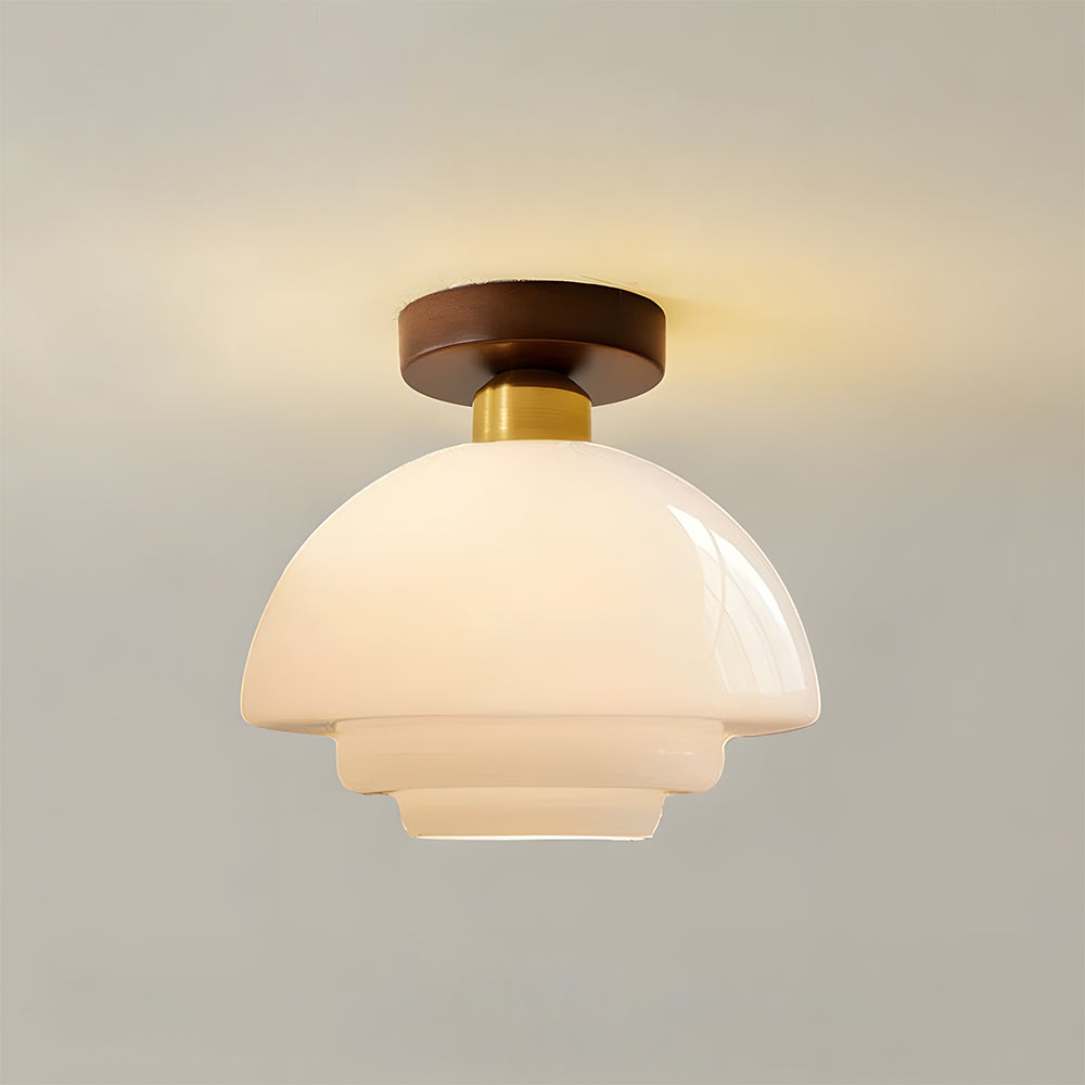 Plafondlamp Met Houten Accenten En Glazen Kap Voor Scandinavische Sfeer