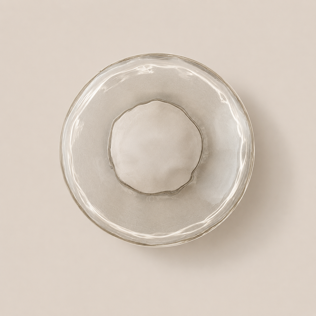 Compacte Wandlamp Met Geribbeld Glas En Sfeervolle Lichtverspreiding