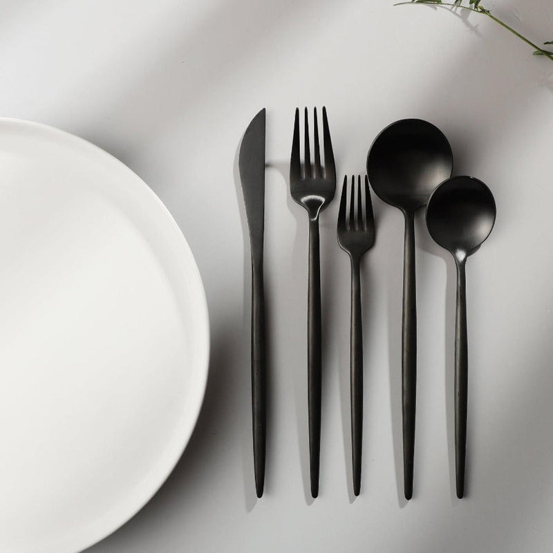Luxe Bestekset Van RVS Met Matte Afwerking Voor Een Moderne Tafelsetting