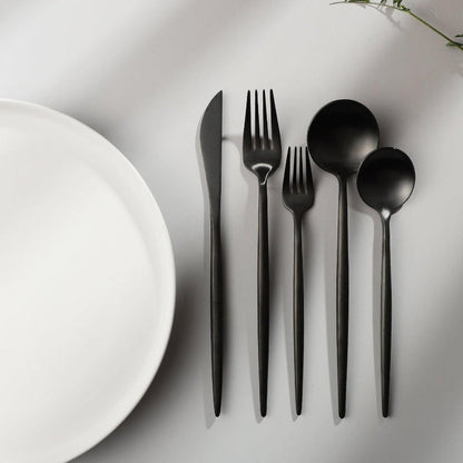 Luxe Bestekset Van RVS Met Matte Afwerking Voor Een Moderne Tafelsetting