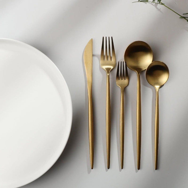 Luxe Bestekset Van RVS Met Matte Afwerking Voor Een Moderne Tafelsetting