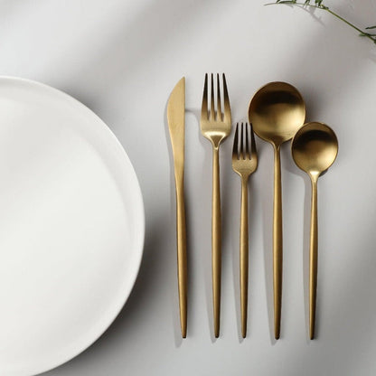 Luxe Bestekset Van RVS Met Matte Afwerking Voor Een Moderne Tafelsetting