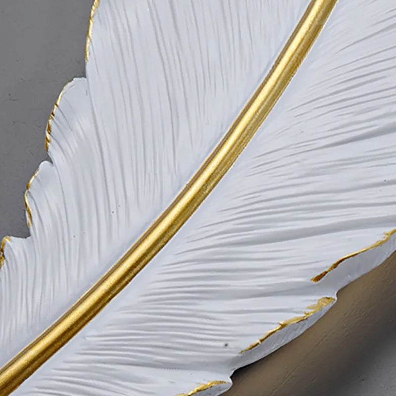 Wandlamp met Witte Veerdetails en Aluminium Behuizing