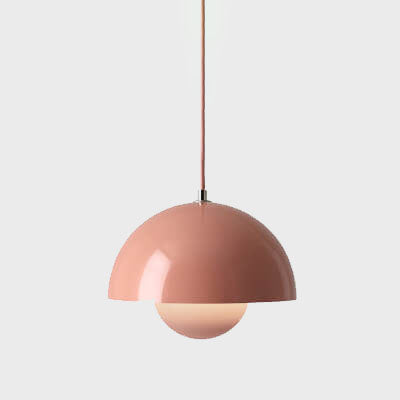 Scandinavische Hanglamp Met Halfronde Kap En Tijdloos Design