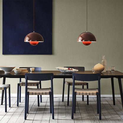 Scandinavische Hanglamp Met Halfronde Kap En Tijdloos Design