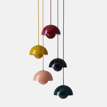 Scandinavische Hanglamp Met Halfronde Kap En Tijdloos Design