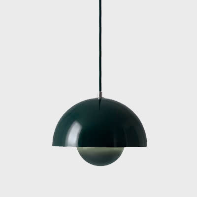 Scandinavische Hanglamp Met Halfronde Kap En Tijdloos Design