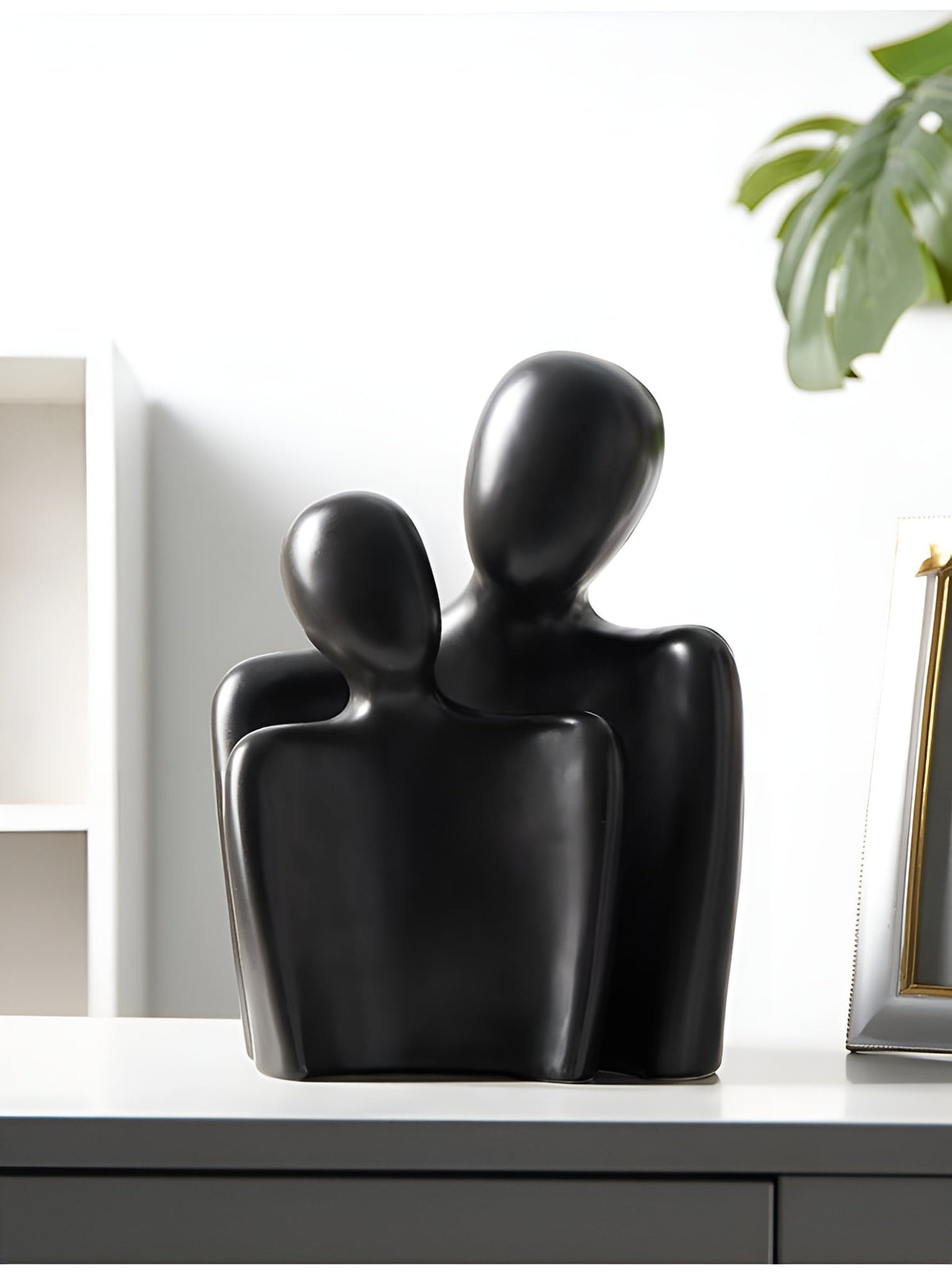 Abstracte Keramische Liefdessculptuur Voor Moderne En Tijdloze Woondecoratie