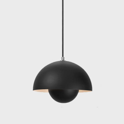 Scandinavische Hanglamp Met Halfronde Kap En Tijdloos Design
