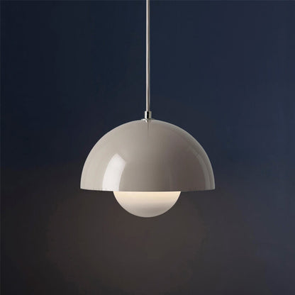 Scandinavische Hanglamp Met Halfronde Kap En Tijdloos Design