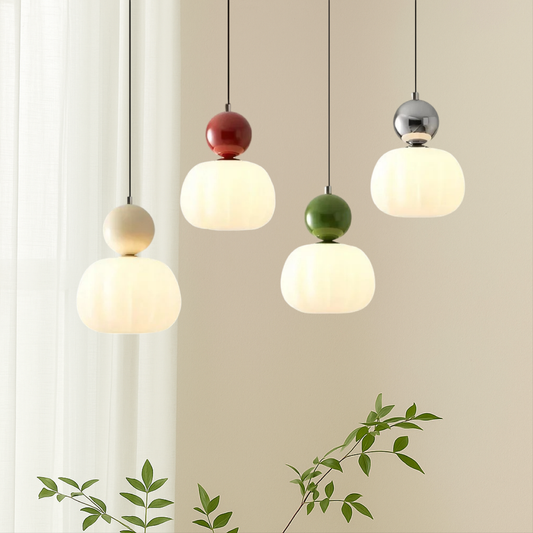 Hanglamp Met Opale Kap En Sferisch Accent Voor Warme LED Sfeerverlichting