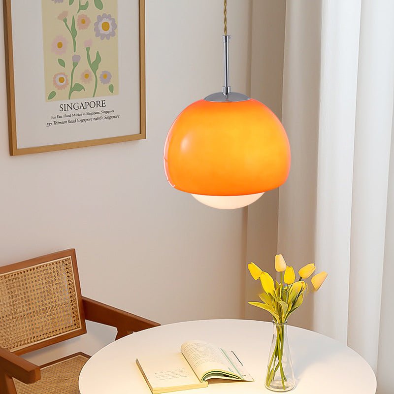 Bauhaus Hanglamp Met Gekleurde Glazen Bol En Sfeervolle Verlichting