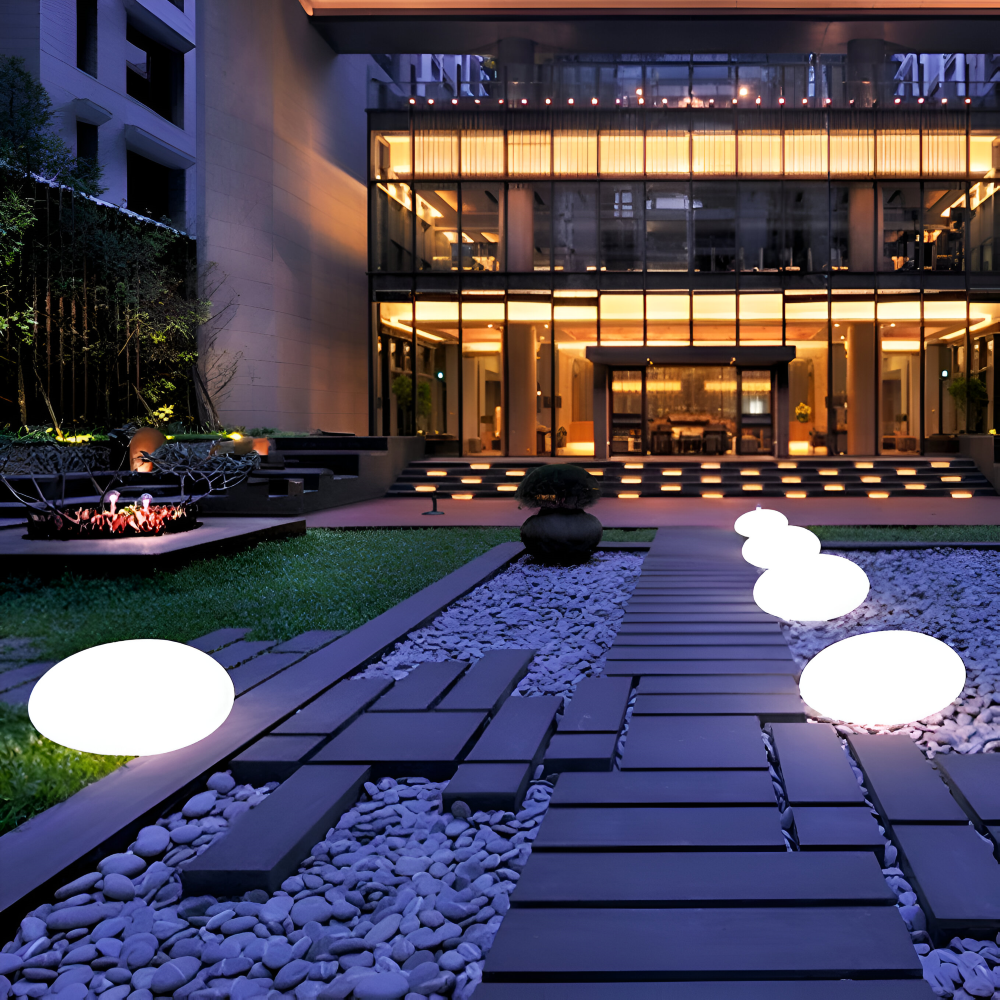 Decoratieve Tuinlamp In Steenvorm Met Solarverlichting Voor Buitenruimtes