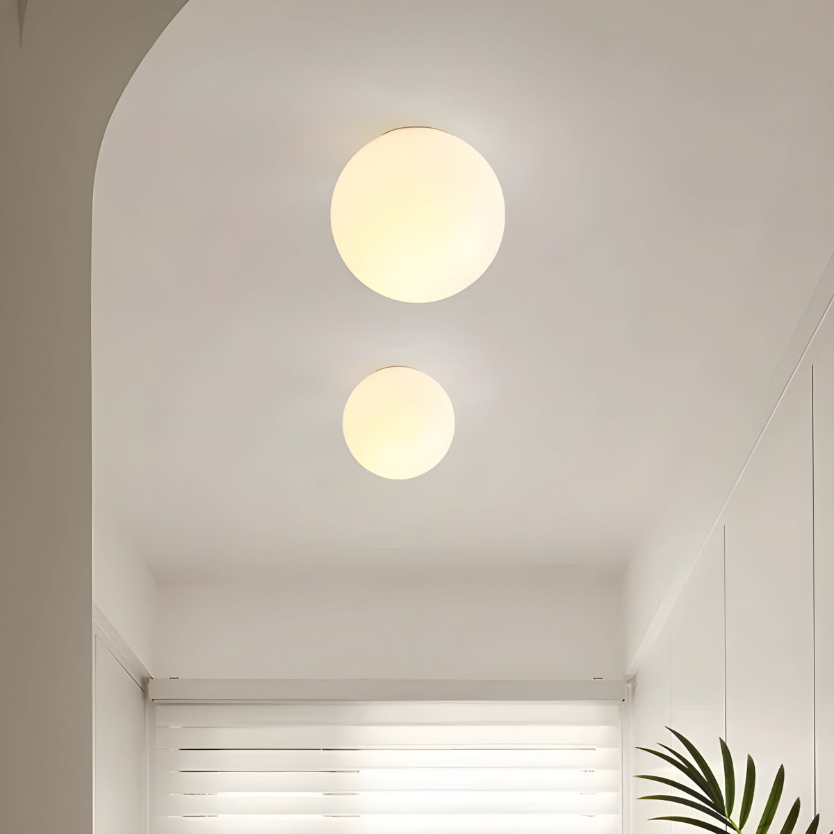 Wandlamp Met Matglazen Bol Voor Zachte En Sfeervolle Lichtverdeling