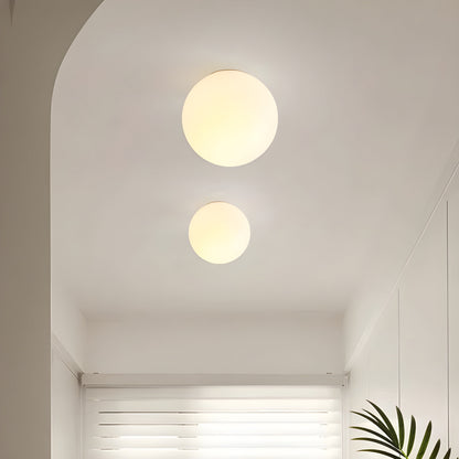 Wandlamp Met Matglazen Bol Voor Zachte En Sfeervolle Lichtverdeling