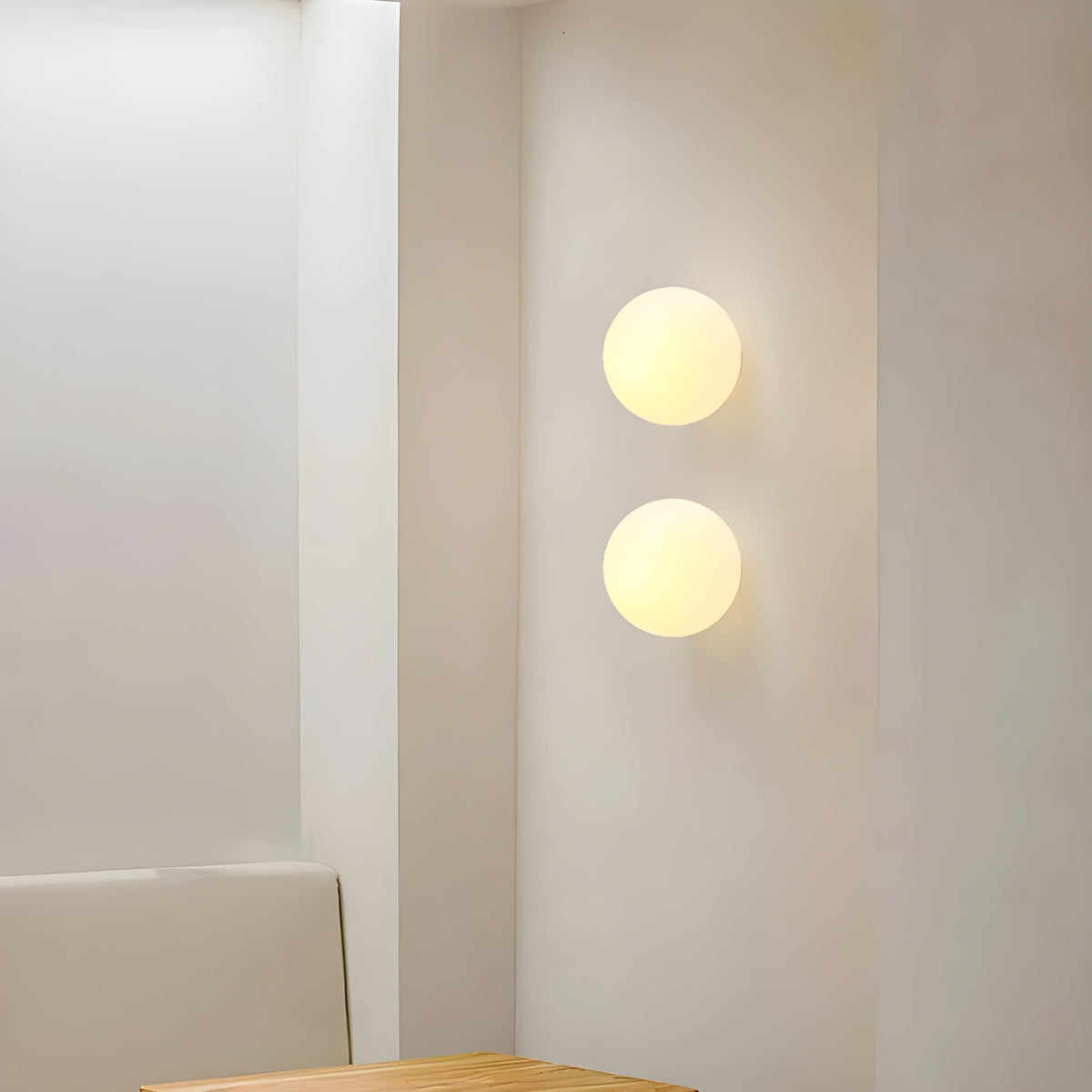Wandlamp Met Matglazen Bol Voor Zachte En Sfeervolle Lichtverdeling