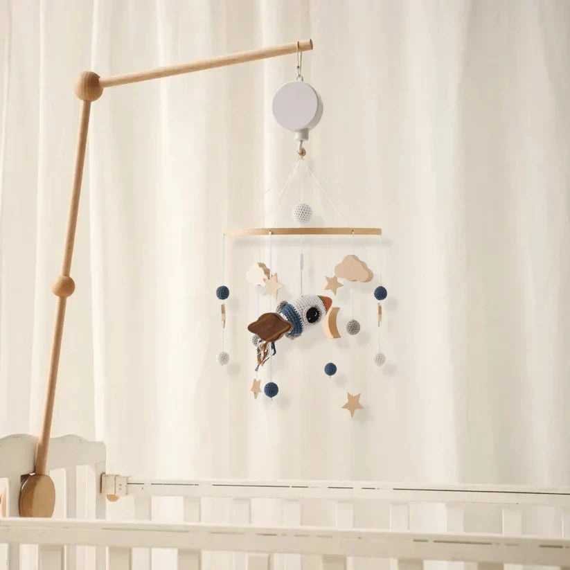 Decoratieve Babymobiel met Walvissen en Wolkjes van Hout en Vilt