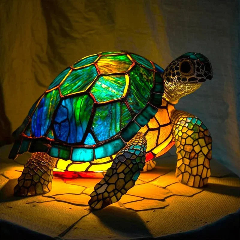Decoratief Resin‑Beeld met Geometrische Vorm en Warm Licht