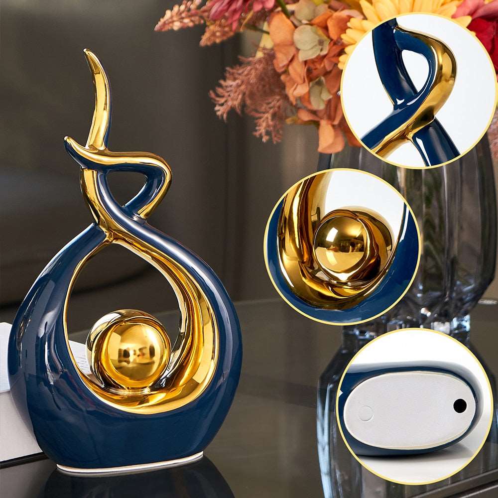 Keramische Sculptuur Met Abstract Ontwerp En Gouden Accenten